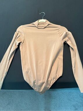 Skims Long Sleeve Bodysuit in Ochre